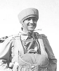 الفريق سعد الدين الشاذلي مهندس حرب أكتوبر 1973 مؤسس وفائد أول فرقة مظلات مصرية